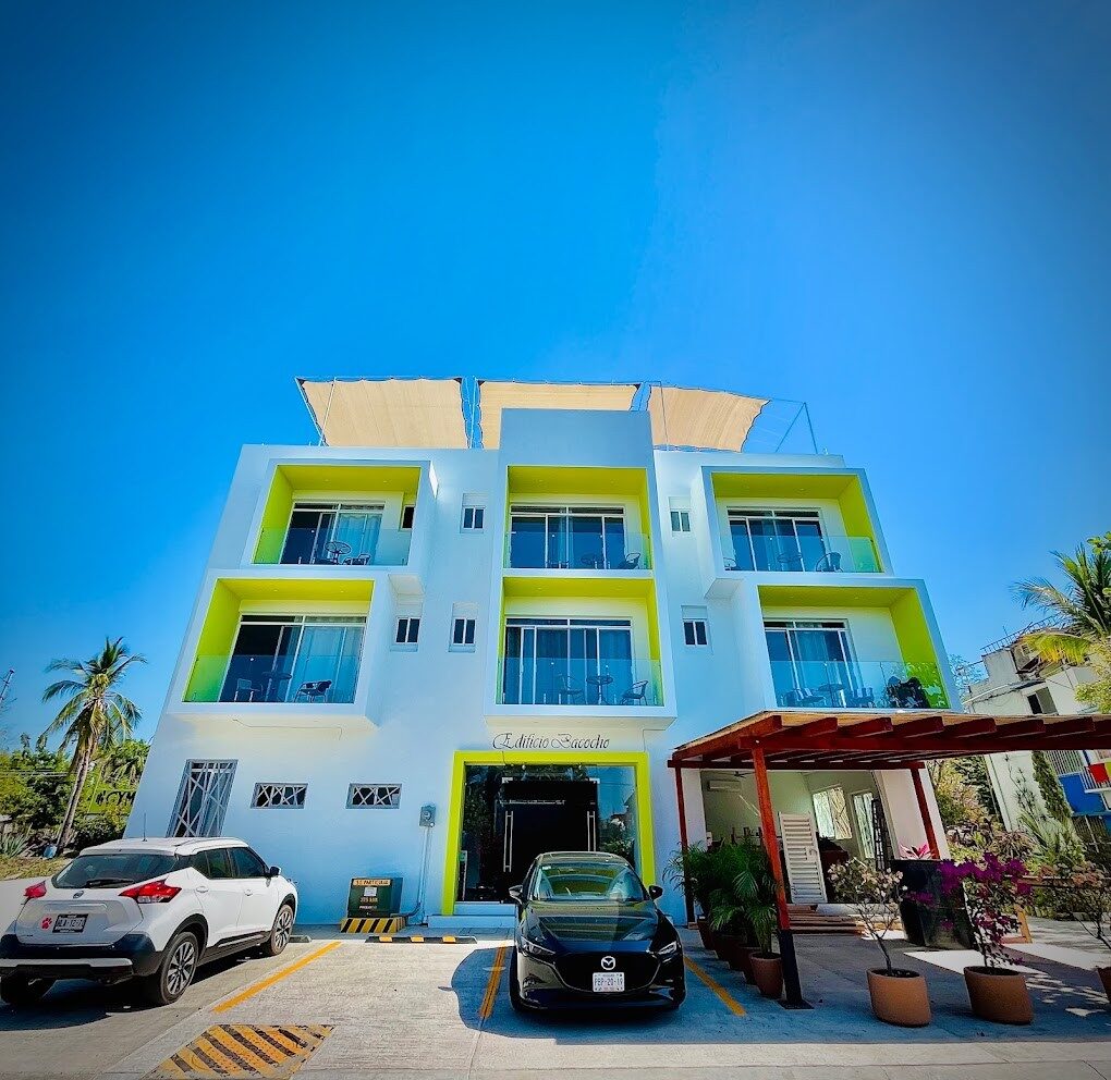 edificio_bacocho_puerto_escondido edificio bachoco de puerto escondido y vista al cielo por la tarde